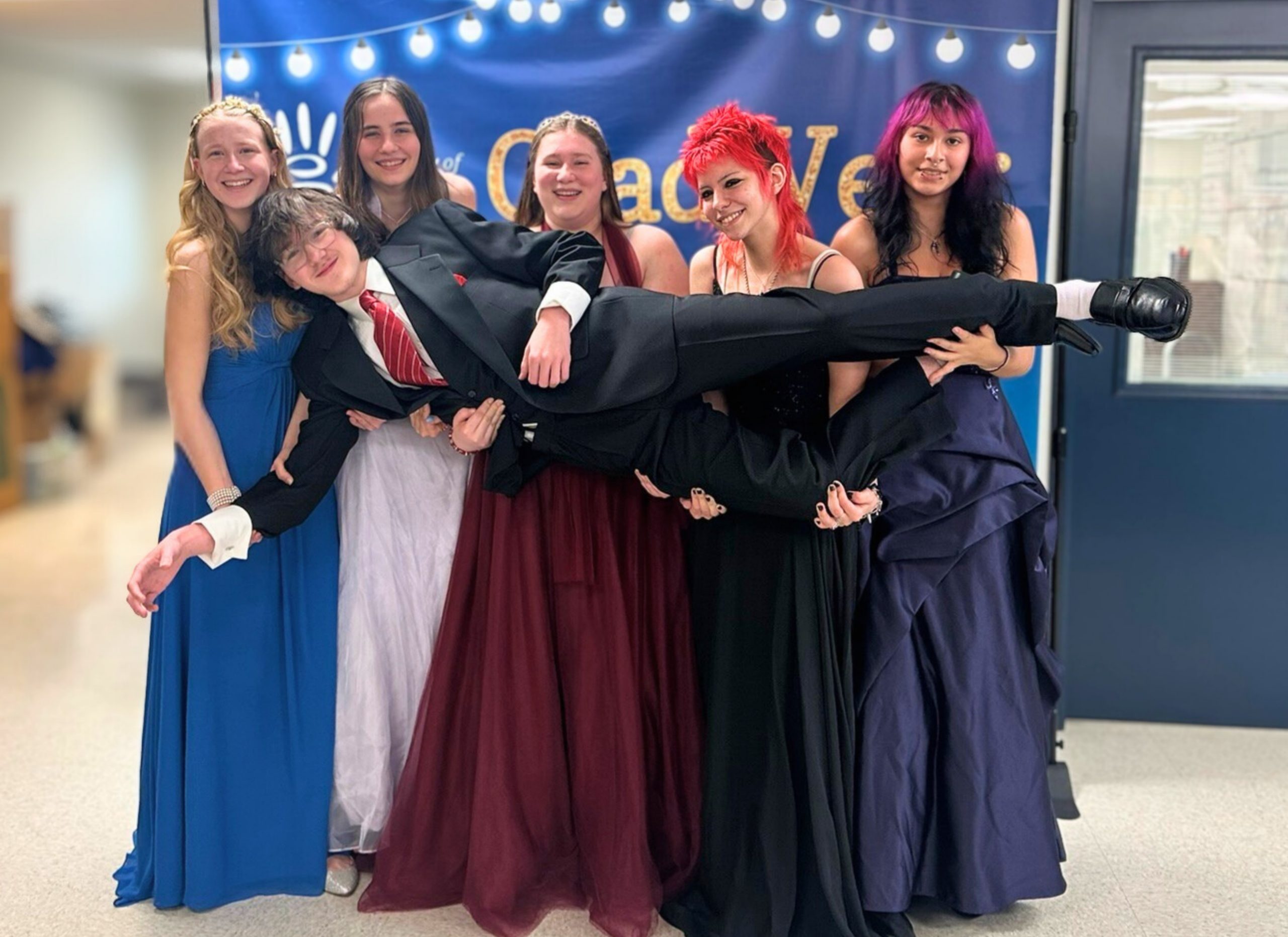 SOS Offers $10 Formal Outfits in Their Grad Wear Program