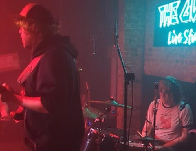 US Bands Saoirse Dream & Kittens Lol Sell Out Globe Show in Nanaimo 